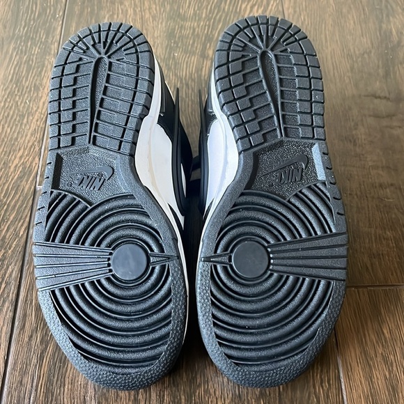 NWT NIKE Panda Dunks Twist! - Picture 10 of 11